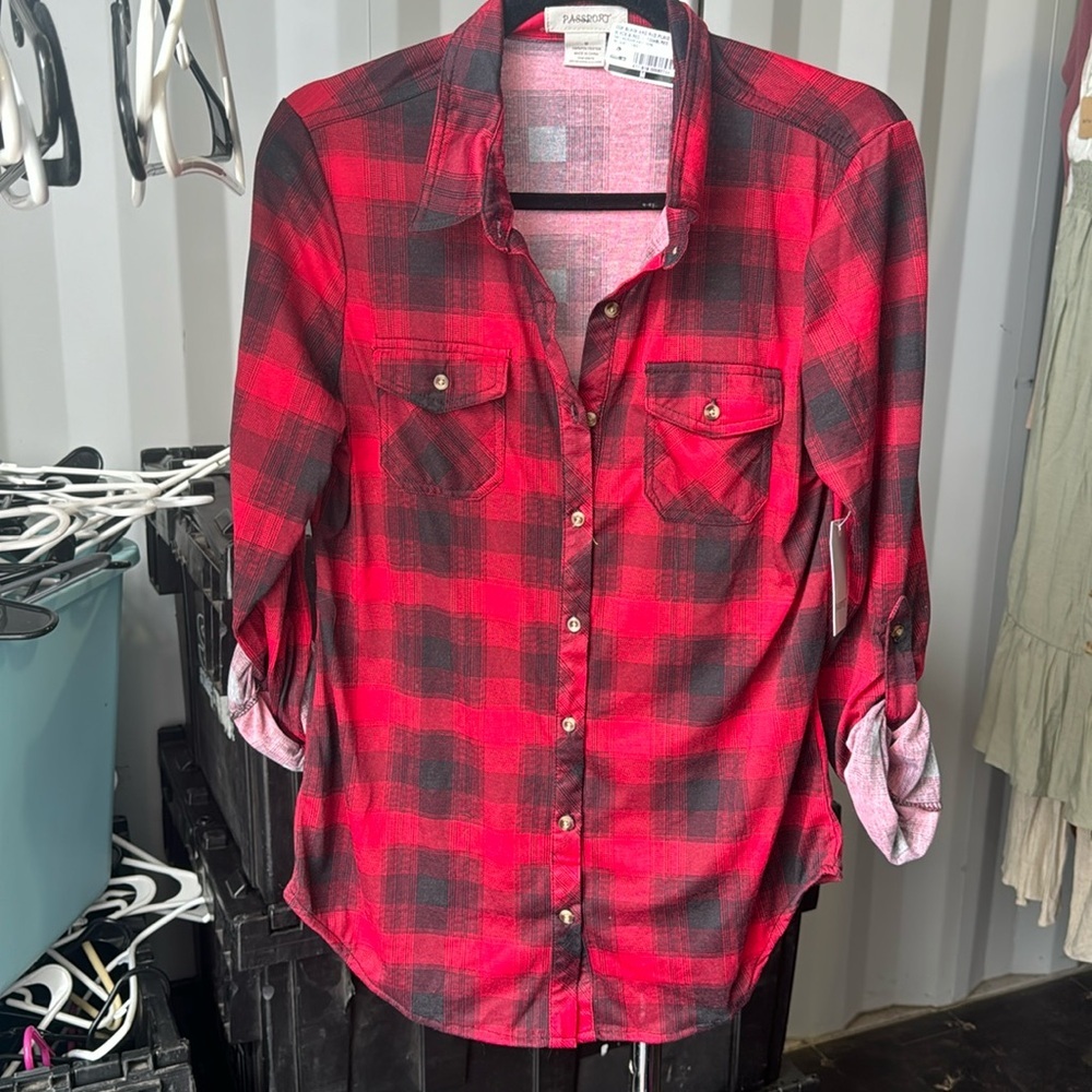 Plaid button top
